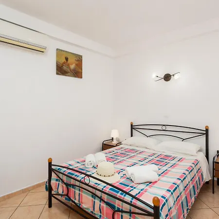 Dinos Apartament Katávolos