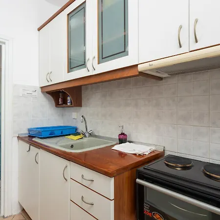 Dinos Apartament