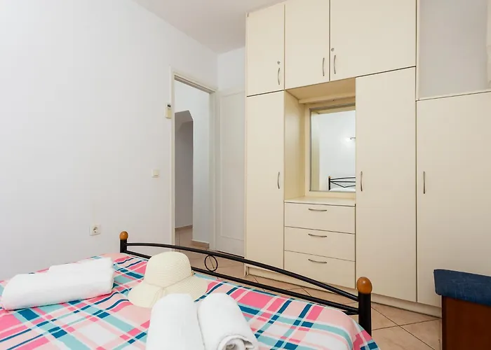 Apartament Dinos Katávolos
