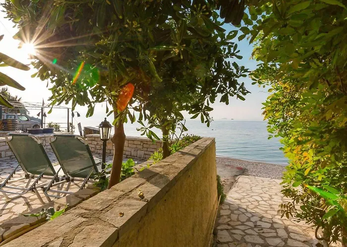 Apartament Dinos